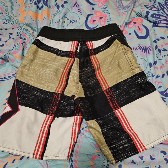 Boys volcom board shorts - Picture 3 of 3